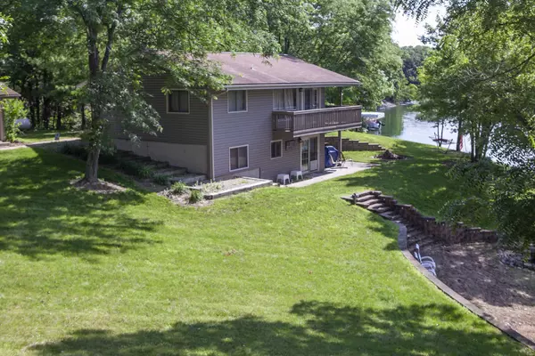 24 Wheeler CT,  Lake Thunderbird,  IL 61560