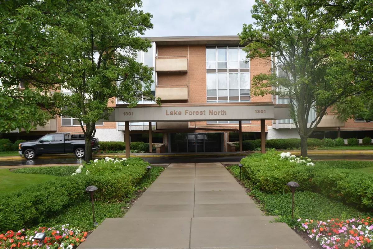 Lake Forest, IL 60045,1301 N Western AVE #203