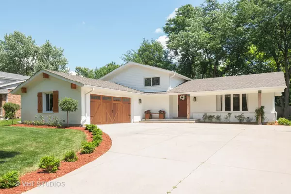 1564 Shenandoah LN, Naperville, IL 60563