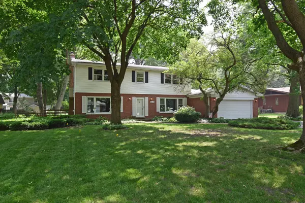 317 E Forest LN, Palatine, IL 60067