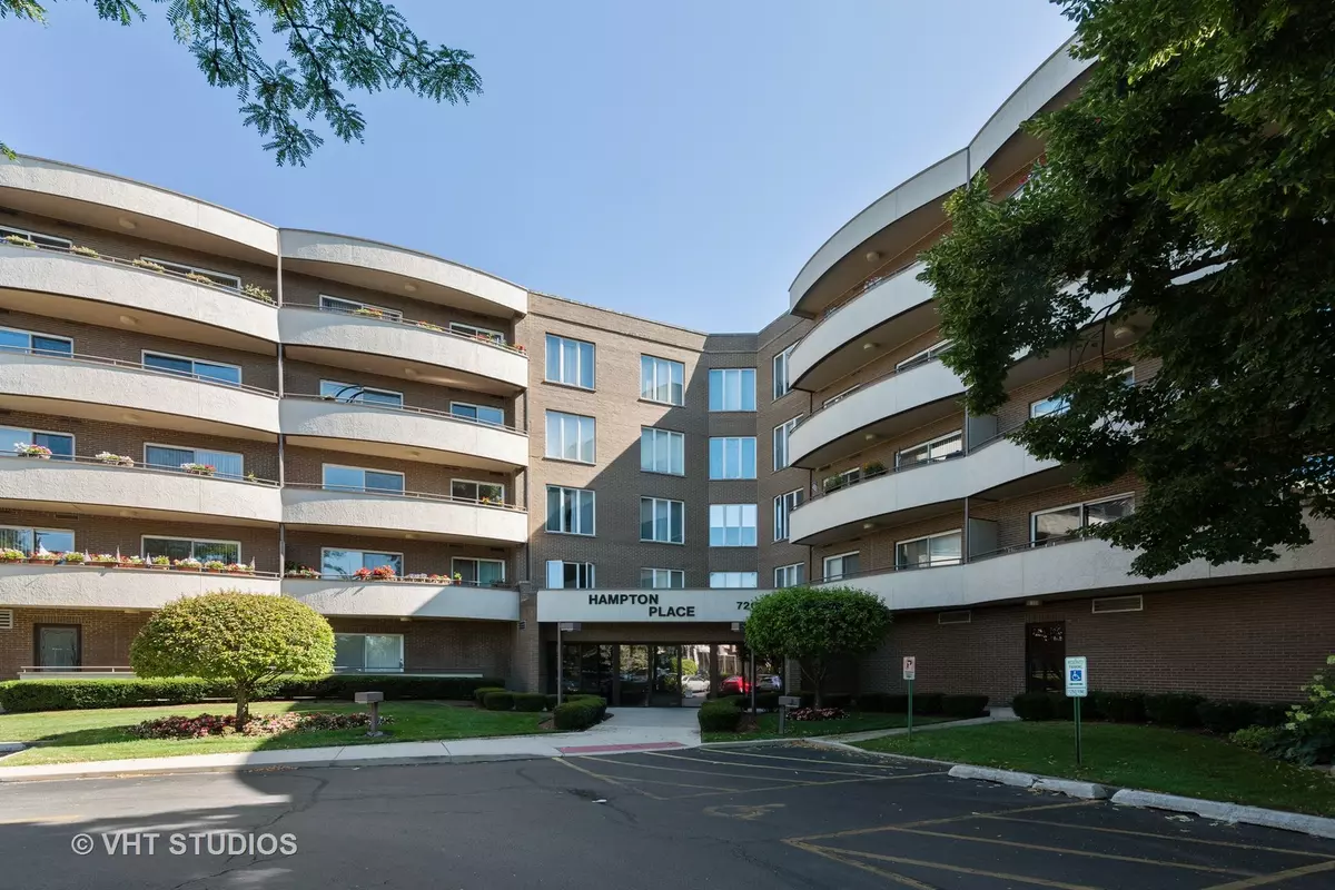 Lincolnwood, IL 60712,7201 N Lincoln AVE #407