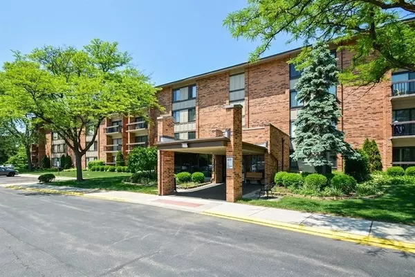 77 LAKE HINSDALE DR #406, Willowbrook, IL 60527