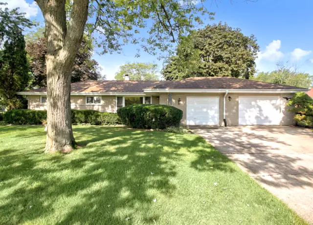 4202 Seeley AVE, Downers Grove, IL 60515