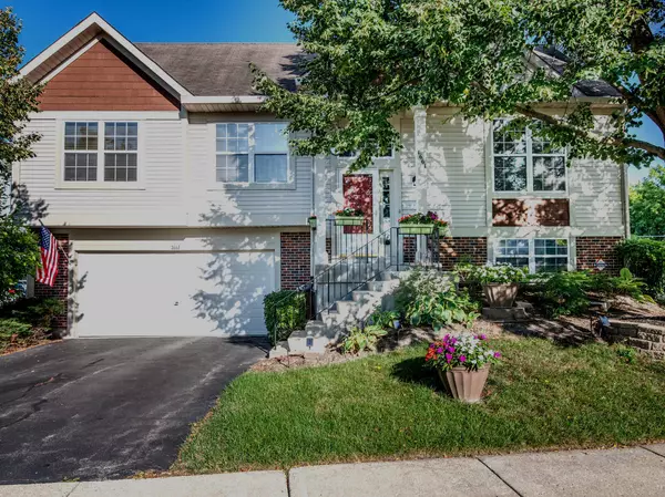 1661 Apple Tree LN, West Chicago, IL 60185