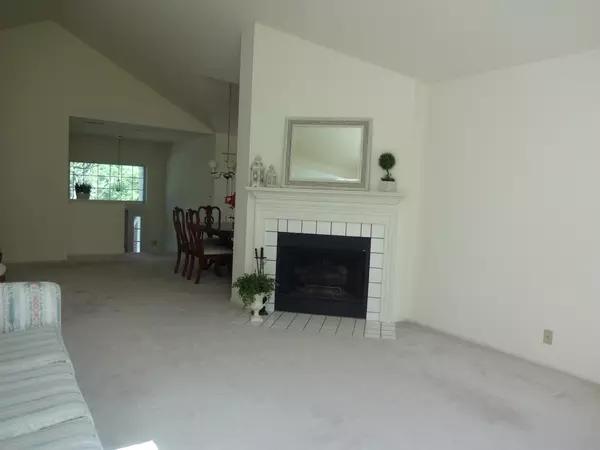 Bartlett, IL 60103,433 Cromwell CIR #2