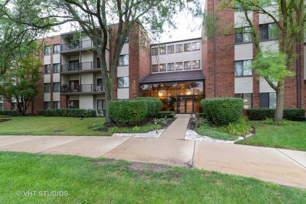 3050 Pheasant Creek DR #106, Northbrook, IL 60062