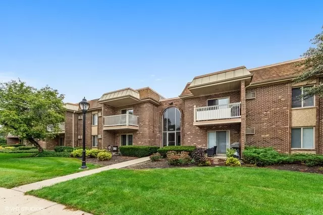 2403 N Kennicott DR #1C, Arlington Heights, IL 60004