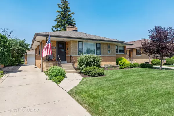 8016 Country Club LN, North Riverside, IL 60546