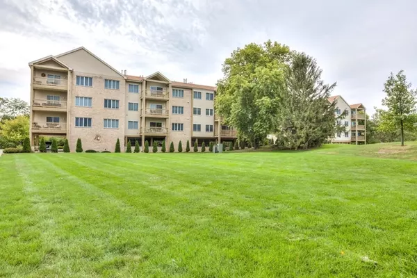 3801 Clubhouse DR #205, Champaign, IL 61822