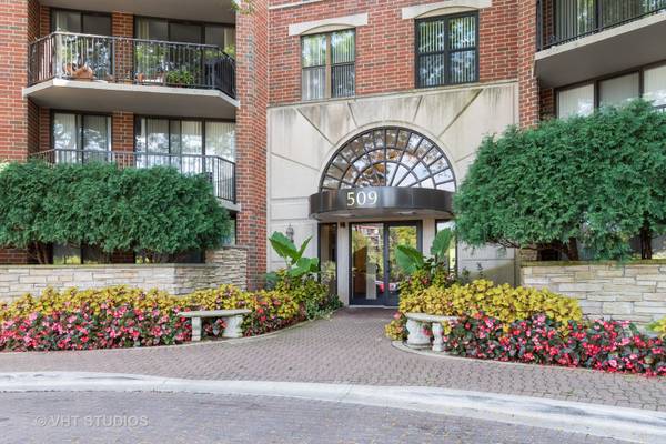 509 Aurora AVE #214, Naperville, IL 60540