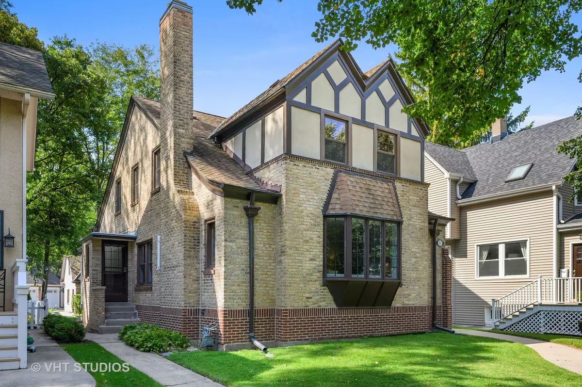 Wilmette, IL 60091,139 Prairie AVE