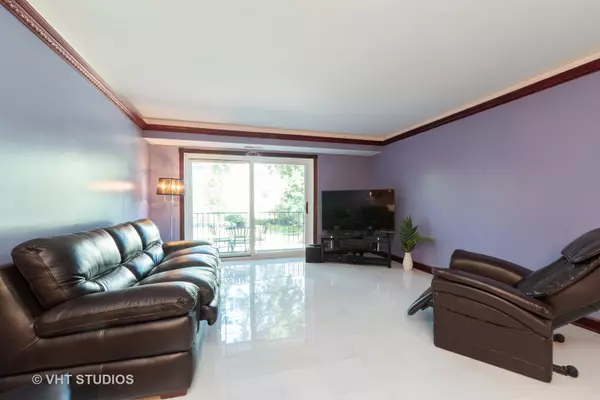 Wilmette, IL 60091,205 Ridge RD #204