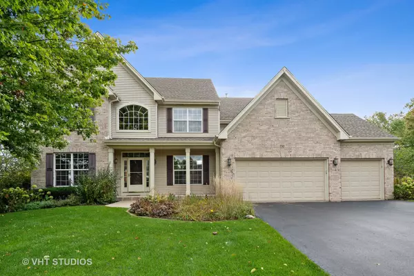 750 Saratoga CIR, Algonquin, IL 60102