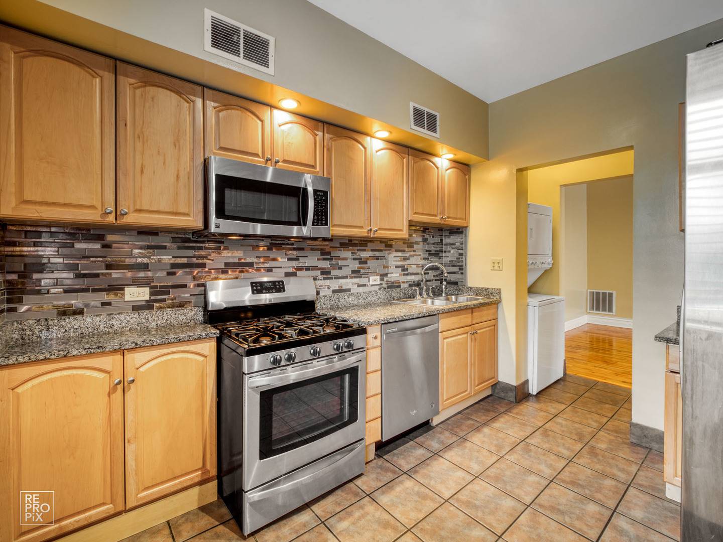 Chicago, IL 60637,6116 S Ellis AVE #3