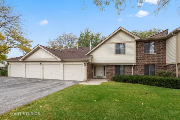 924 E Coach RD #2, Palatine, IL 60074