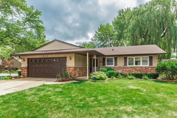 321 Magnolia CT, Schaumburg, IL 60193