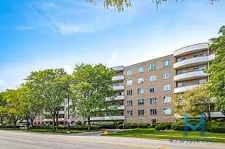 Lincolnwood, IL 60712,6400 N Cicero AVE #211