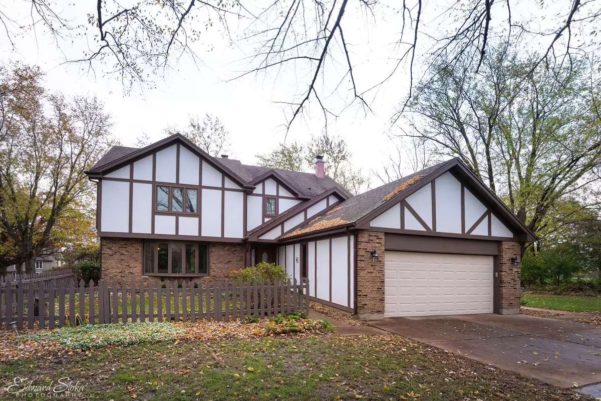 Crystal Lake, IL 60012,6105 Hidden Oak CT