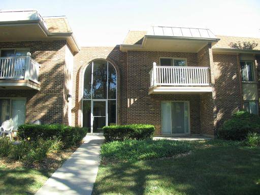 2422 N KENNICOTT DR #2A, Arlington Heights, IL 60004