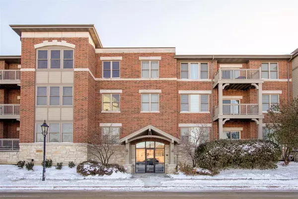 271 E Railroad AVE #301, Bartlett, IL 60103