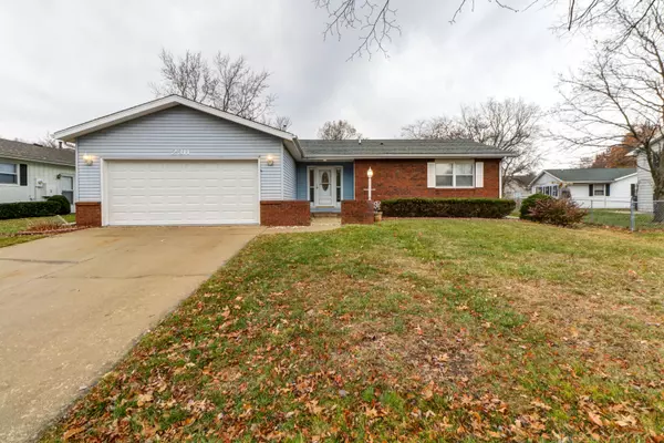 2311 Clover LN, Champaign, IL 61821