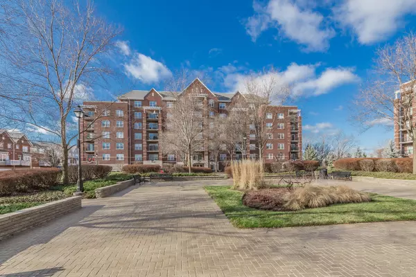 Palatine, IL 60067,470 W MAHOGANY CT #601