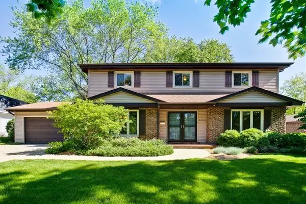 1122 W Golf RD, Libertyville, IL 60048