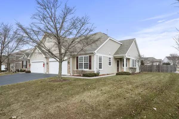 8201 Tremont LN, Joliet, IL 60431