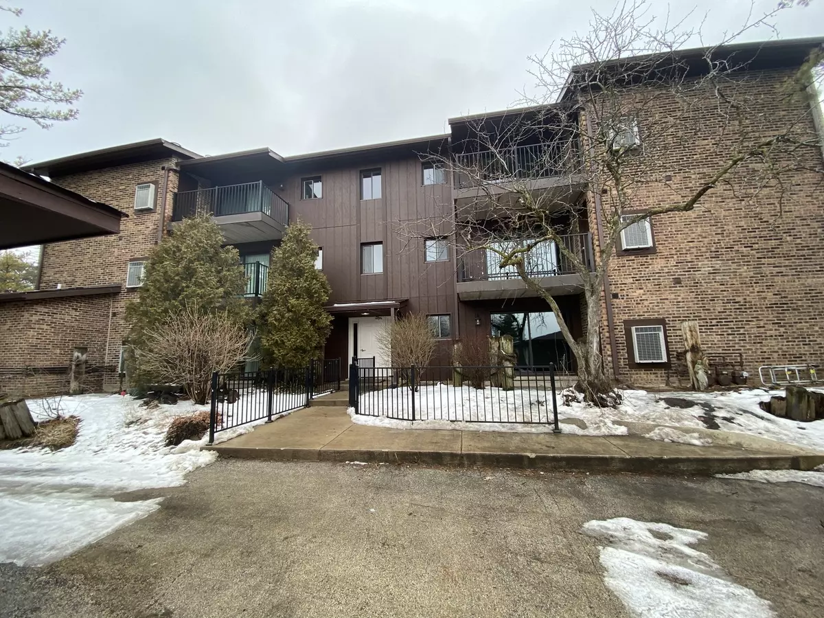 Westmont, IL 60559,73 W Pier DR #104