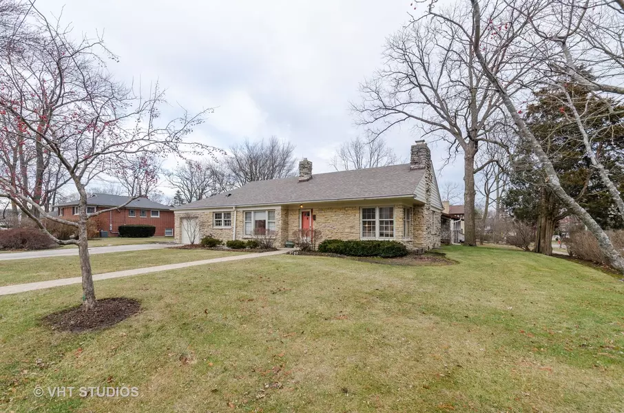 2709 Roslyn LN, Highland Park, IL 60035