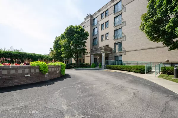 4757 Howard ST #207B, Skokie, IL 60076