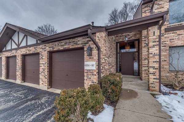 6257 Trinity DR #2-B, Lisle, IL 60532