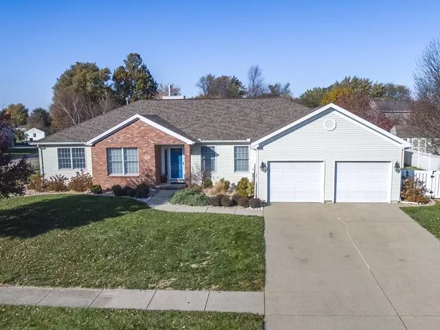 Hudson, IL 61748,101 Dove CT