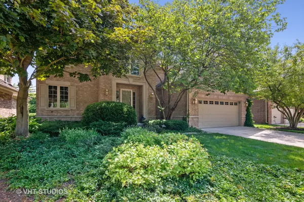 829 GLENEAGLE LN, Northbrook, IL 60062