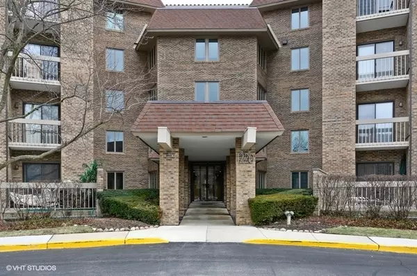 1220 Rudolph RD #4A, Northbrook, IL 60062