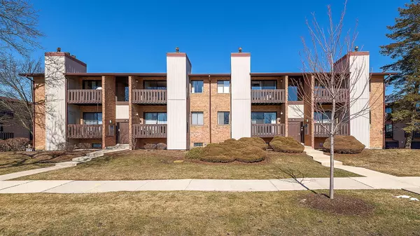 310 Sheridan DR #1C, Willowbrook, IL 60527