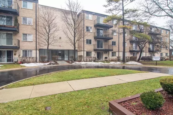 1215 N Waterman AVE #3D, Arlington Heights, IL 60004