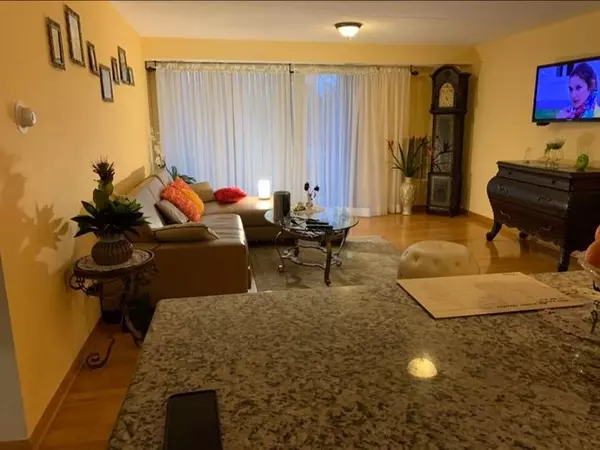 Norridge, IL 60706,6950 W Forest Preserve DR #101