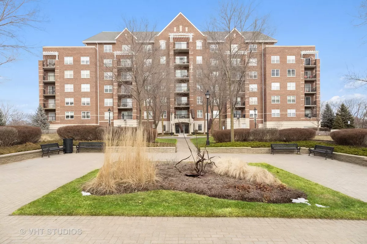 Palatine, IL 60067,440 W Mahogany CT #405