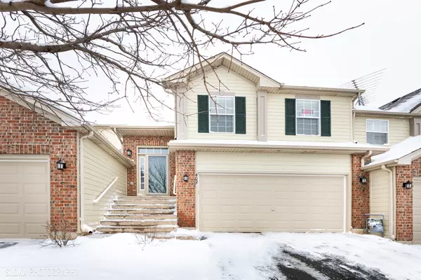 402 Whitaker TRL, Mchenry, IL 60050