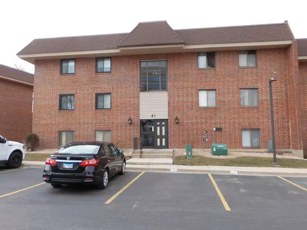 41 E JANATA BLVD #2A, Lombard, IL 60148