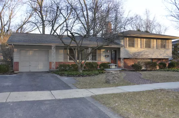 324 W Gartner RD, Naperville, IL 60540