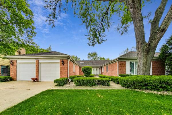 3831 Dauphine AVE, Northbrook, IL 60062