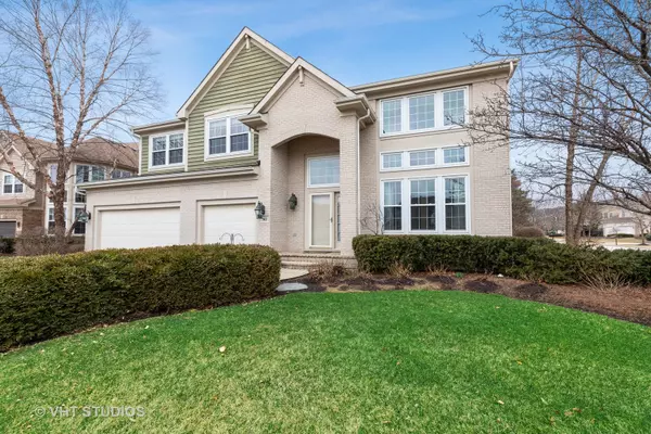 562 Quaker Ridge CT, Vernon Hills, IL 60061