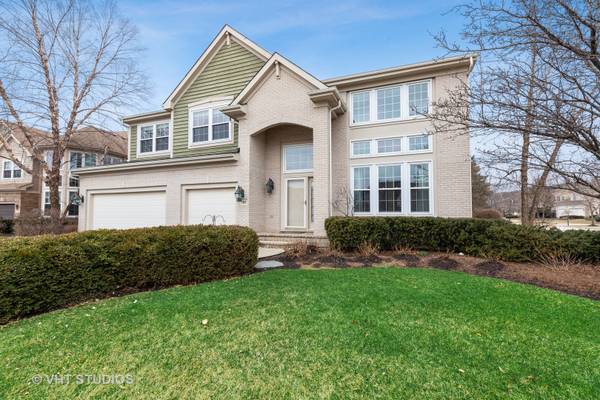 562 Quaker Ridge CT, Vernon Hills, IL 60061