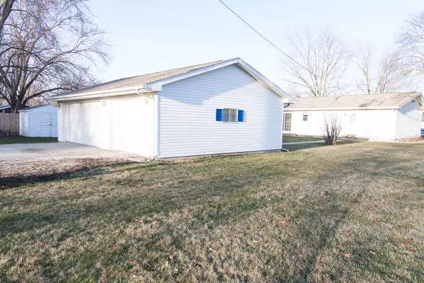 Chenoa, IL 61726,405 N 4th AVE