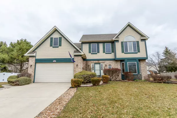 1201 Easton DR, Carol Stream, IL 60188