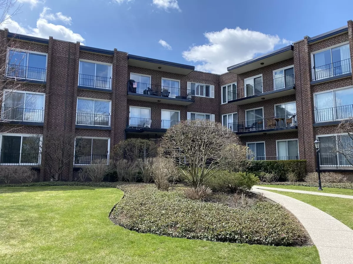 Lake Forest, IL 60045,1290 N WESTERN AVE #212