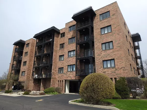 9374 Landings LN #303, Des Plaines, IL 60016