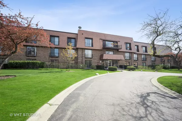 3950 Dundee RD #201C, Northbrook, IL 60062